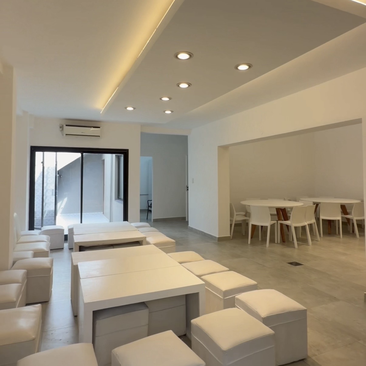 Salón armado para un casamiento íntimo