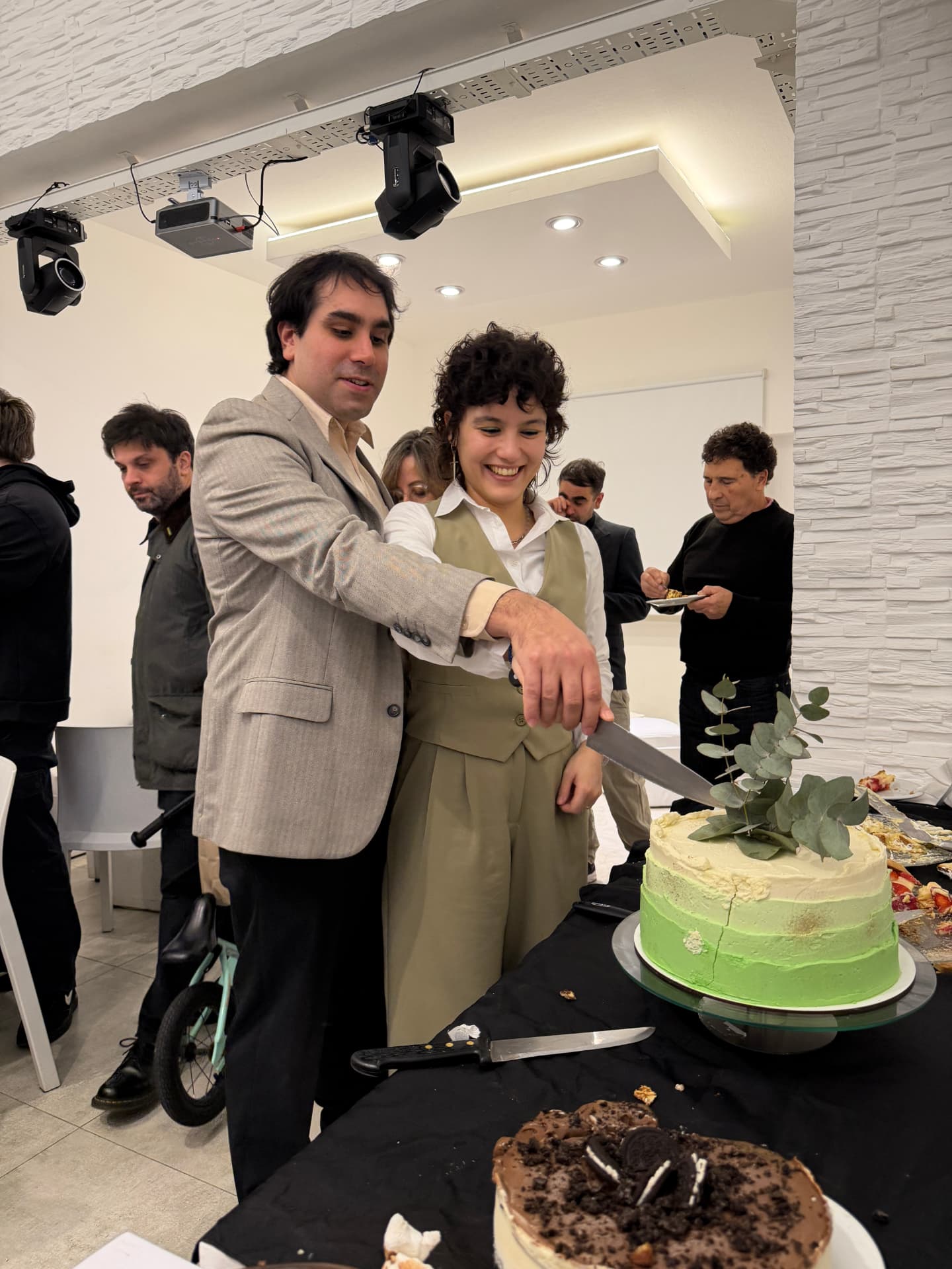 Corte de torta en un festejo familiar